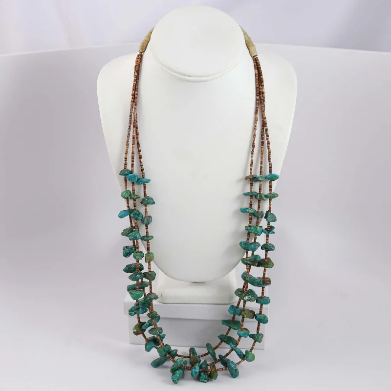 Layered necklaces and pendants for a trendy and fashionable stacked look-1970s Turquoise and Shell Necklace