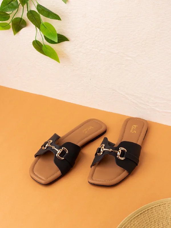 Comfortable sandals for women with cross-over straps and padded footbed for support-Womens Black Solid Open Toe Casual Flat Sandals