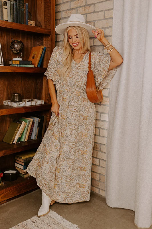 Plus size dresses with unique patterns catch eyes -Boho Charm Paisley Maxi Dress Curves