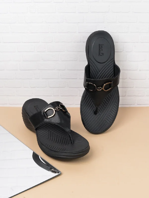 Stylish sandals for women with wide ankle straps and buckle detailing for fashionable look-Womens Black Casual Solid T-Strap Sandals