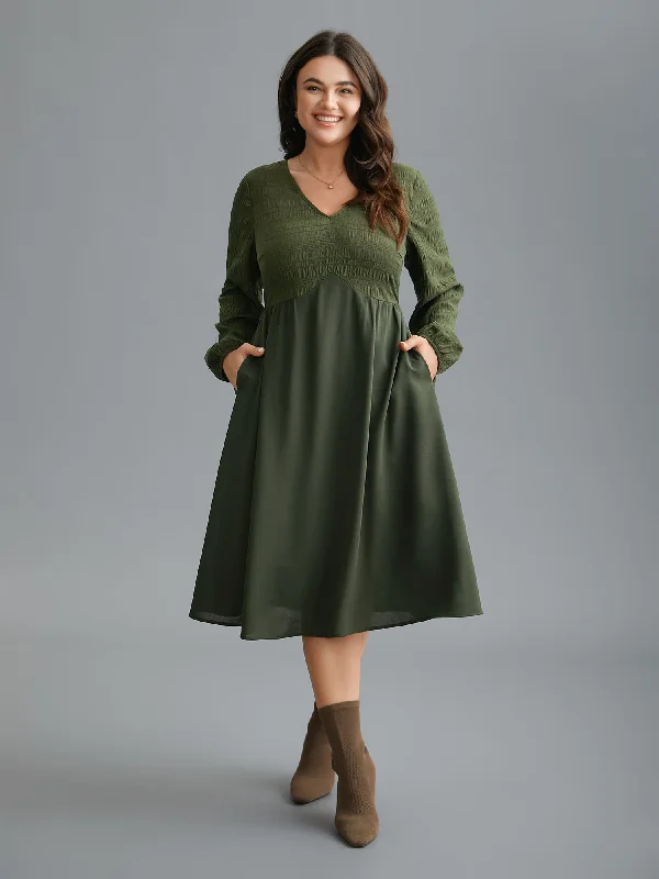 Plus size dresses with empire waists cinch nicely -V-Neck Splicing Textured Knit Dress