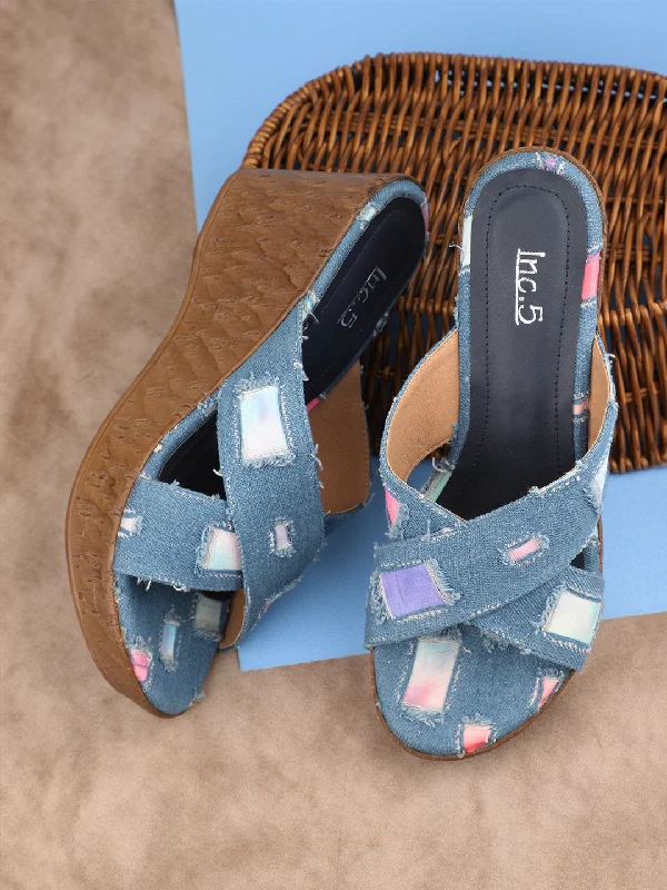 Trendy sandals for men with fabric straps and casual design for laid-back style-Women Blue Printed Round Toe Wedge Sandals