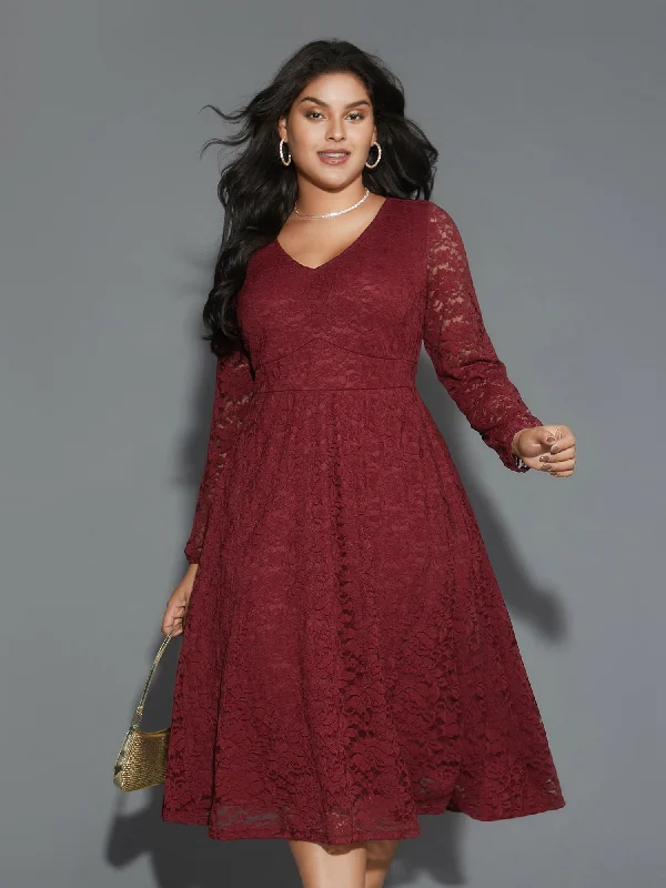 Plus size dresses with sleek designs suit all -Solid Lace Patchwork Lantern Sleeve Dress