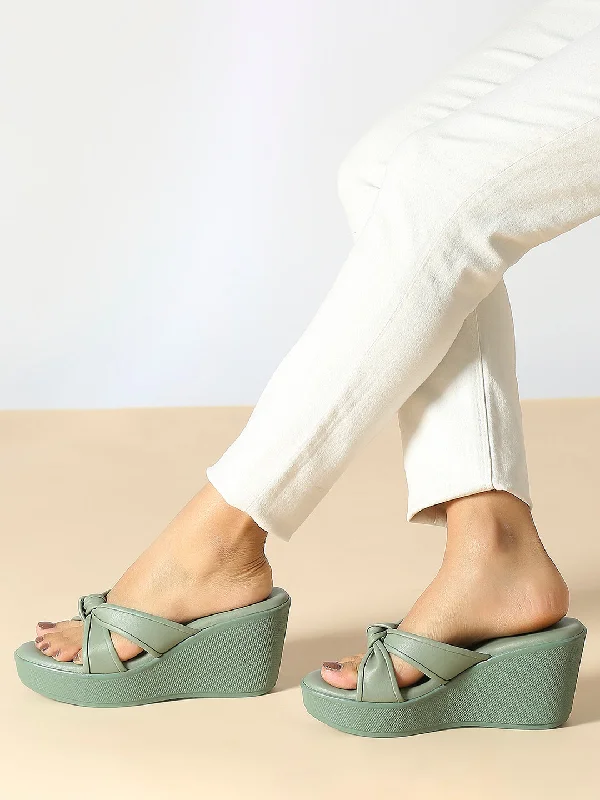 Stylish sandals for women with thick straps and chic buckle details for casual outfits-Womens Green Casual Open toe Wedges Sandals