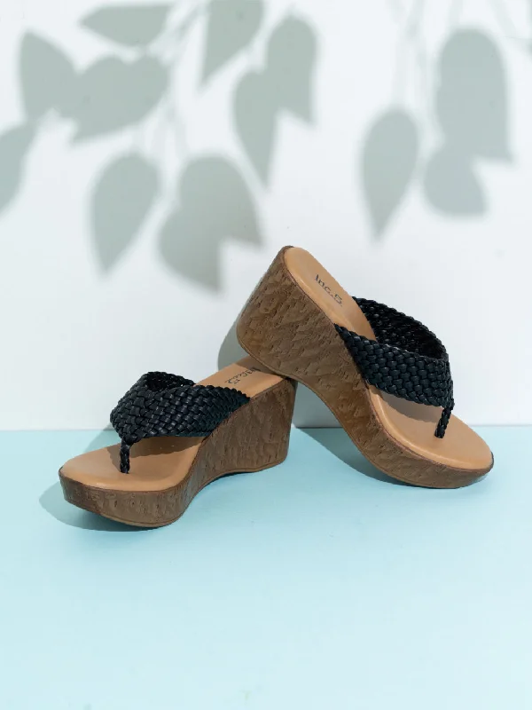 Comfortable sandals for women with padded straps and soft footbed for long wear-Womens Black Round Toe Wedge Sandals With Thong