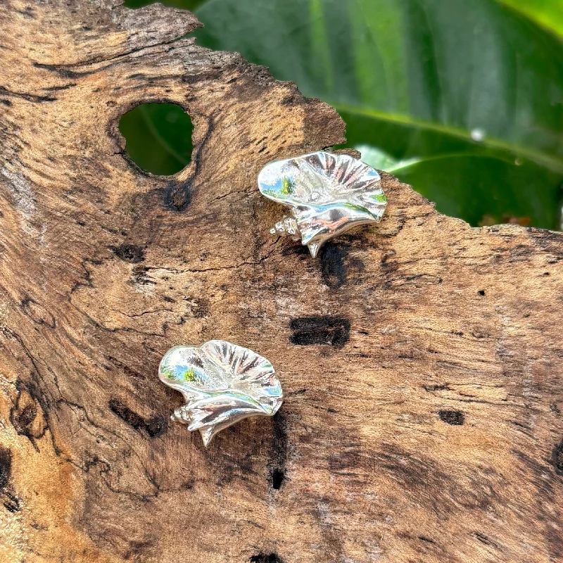 Hoop earrings with artistic filigree designs for an intricate, delicate finish-Conch Shell Earrings